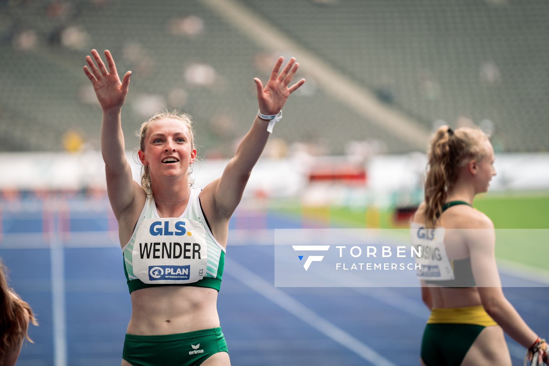 Gisele Wender (SV Preussen Berlin) vor dem 400m Huerden Halbfinale waehrend der deutschen Leichtathletik-Meisterschaften im Olympiastadion am 25.06.2022 in Berlin